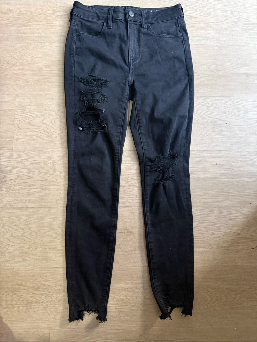 American eagle Black Distressed Women’s Jeans - size 6 Slim Fit